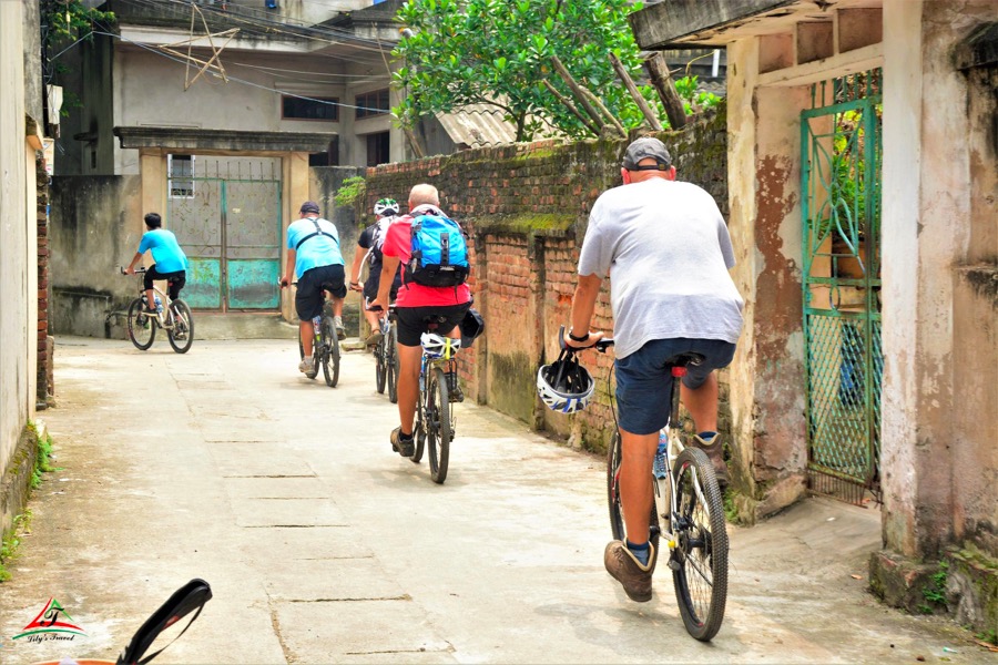 Cycling Trip Hanoi Bat Trang Ceramic Village 1 Day